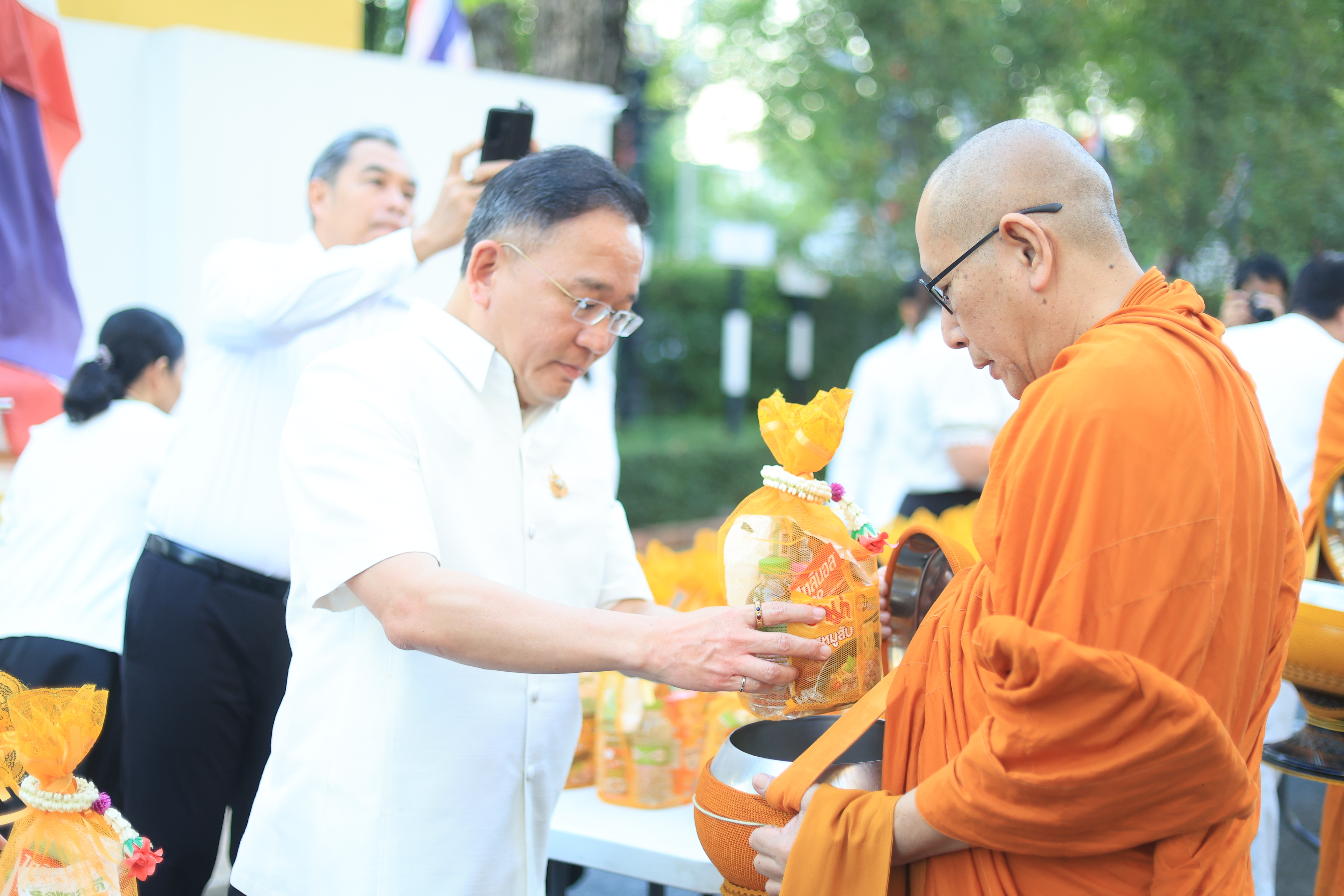 title - ส.ป.ก. ร่วมพิธีทำบุญตักบาตรของกระทรวงเกษตรและสหกรณ์ พร้อมสวัสดีปีใหม่ผู้บริหารกระทรวงเกษตรและสหกรณ์เนื่องในเทศกาลปีใหม่ พุทธศักราช 2569